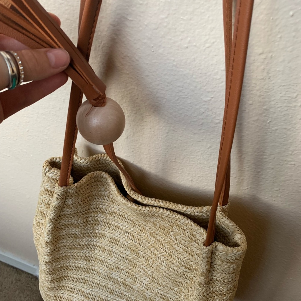 Trendy woven purse - Picture 5 of 6